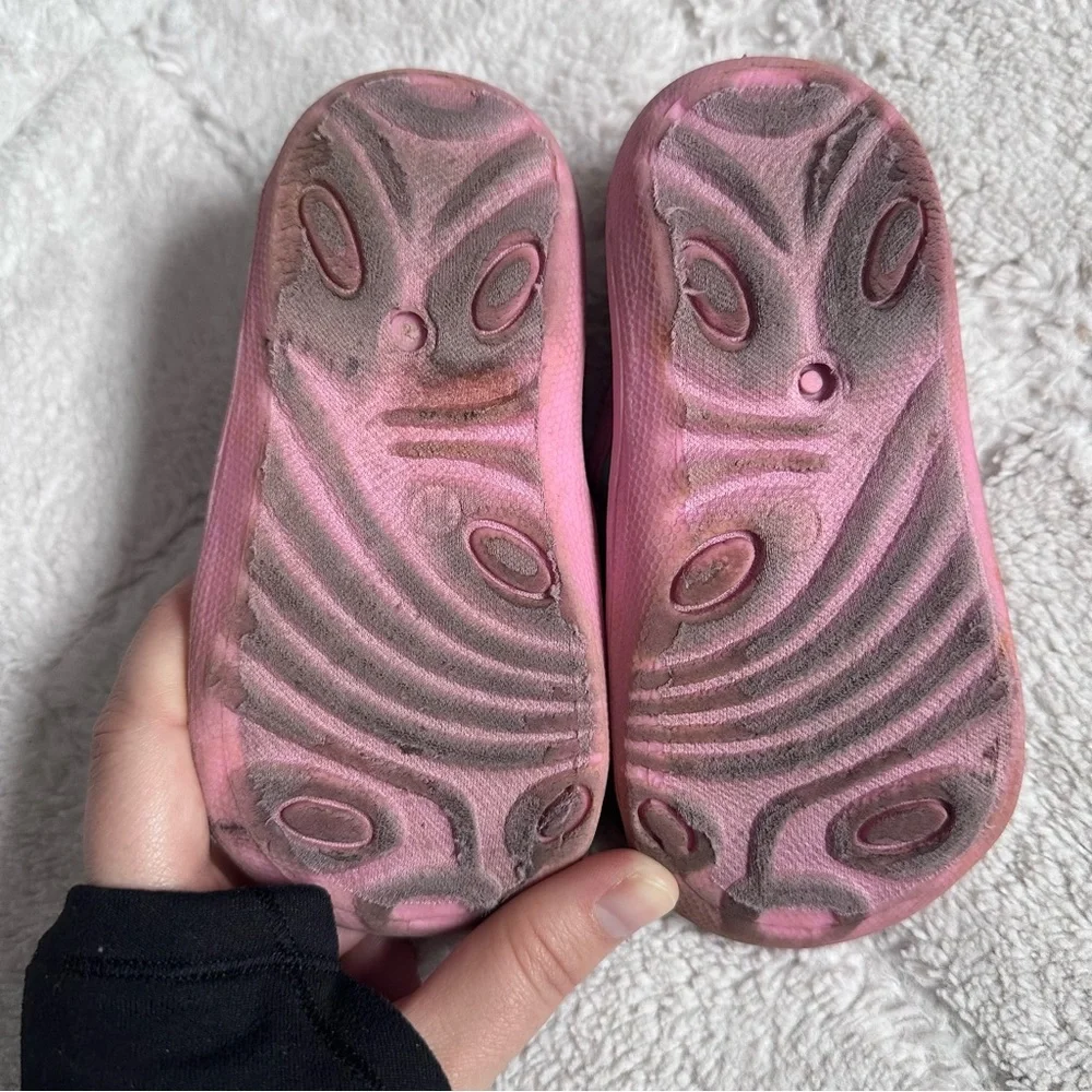 Zoogs | FLAWED Rainbow Hearts Toddler Water Shoes | Size 8